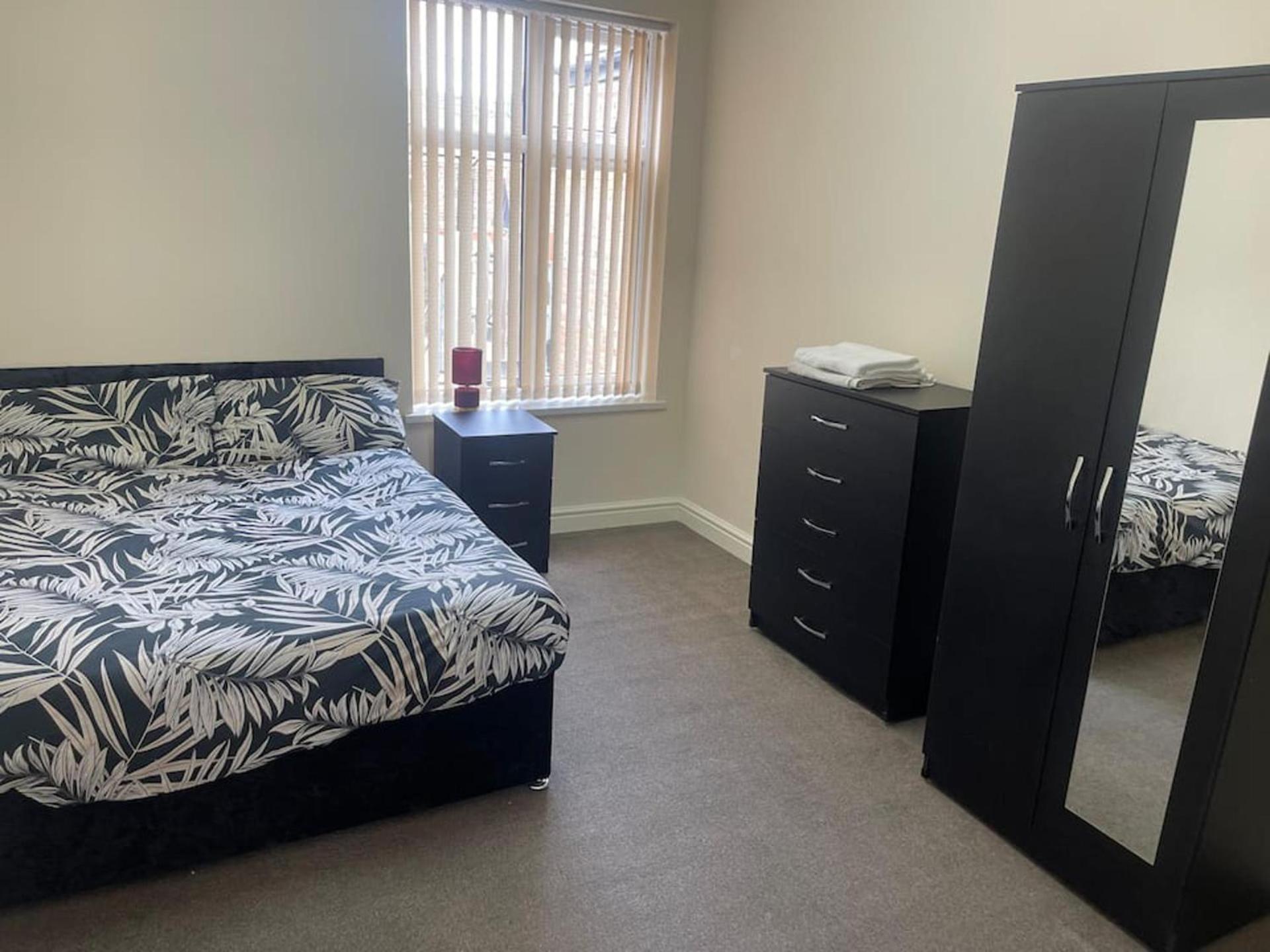 2-Bed Apartment - Sleeps 4 - Street Parking - Wifi Mánchester Exterior foto